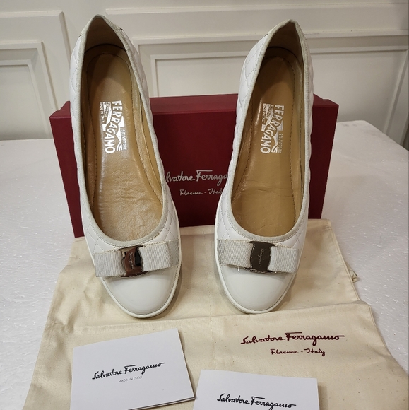 Salvatore Ferragamo flats🥳🥳HOST PICK🥳🥳 - Picture 1 of 10